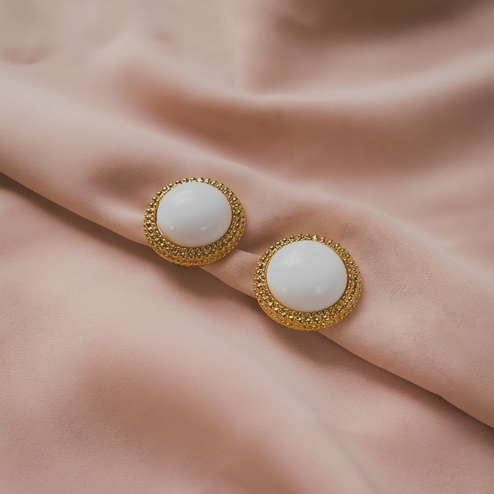 Vintage White Dome Circle Gold Dotted Textured Frame Clip On Statement Earrings